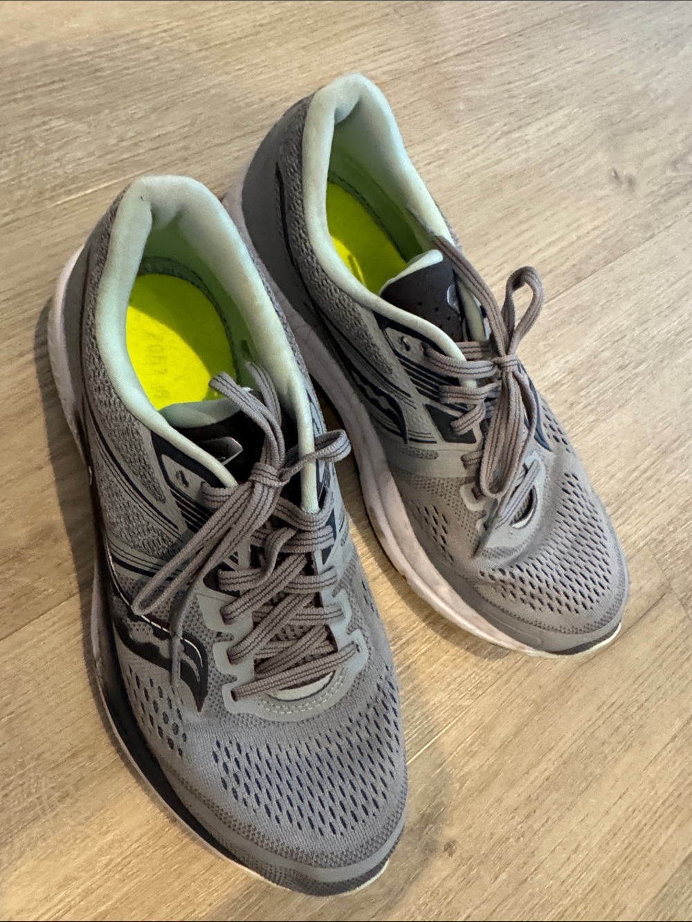 Saucony Gray Athletic Running Shoes with Neon Yellow Insoles